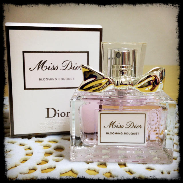 Christian Dior(クリスチャンディオール)の新品・未使用☆ブルーミングブーケ30ml コスメ/美容の香水(香水(女性用))の商品写真