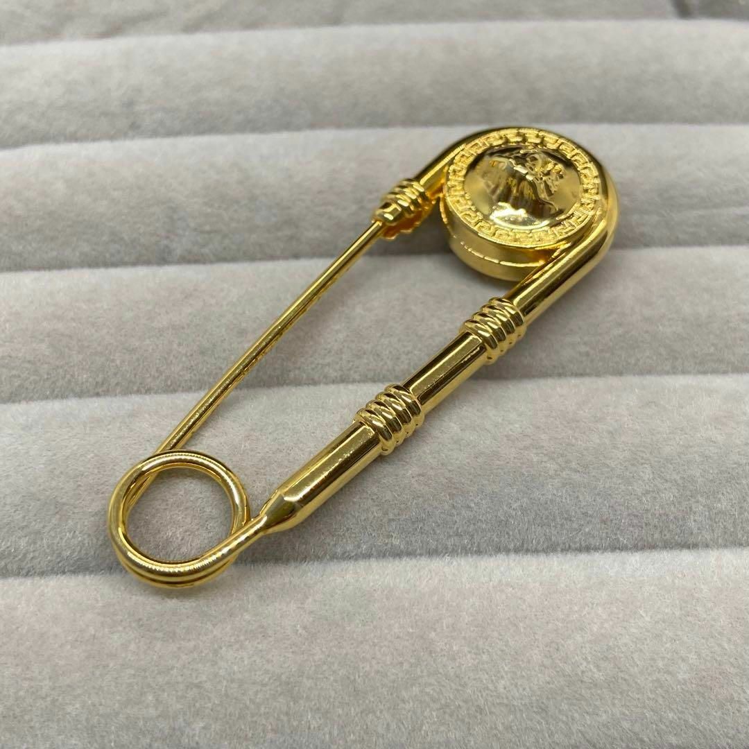 【極美品】 VERSACE ピン ブローチ メデューサ グレカ