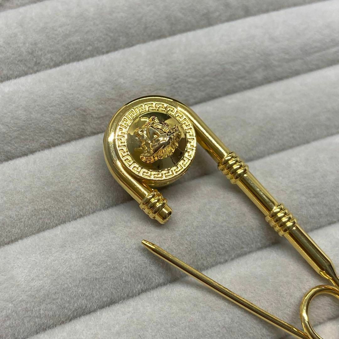 【極美品】 VERSACE ピン ブローチ メデューサ グレカ