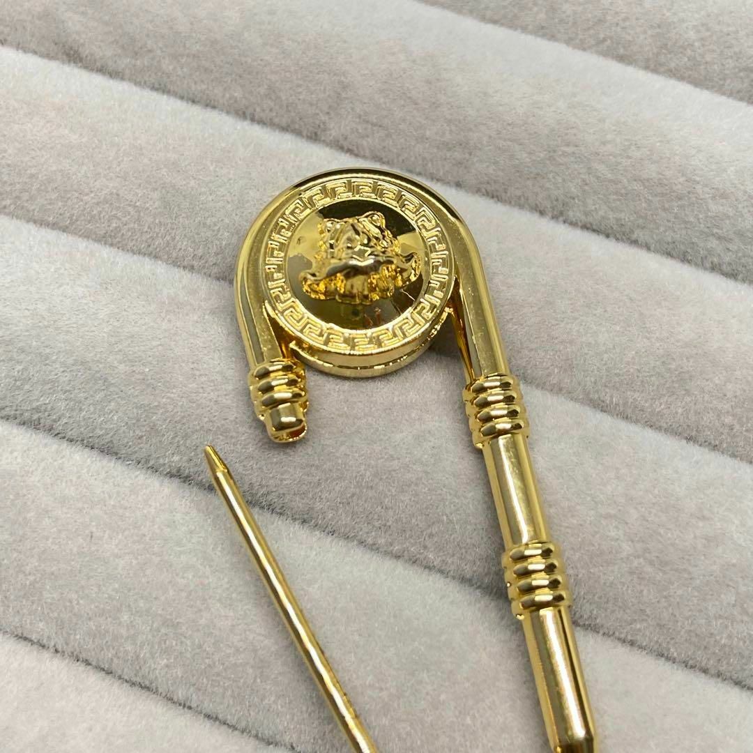 【極美品】 VERSACE ピン ブローチ メデューサ グレカ