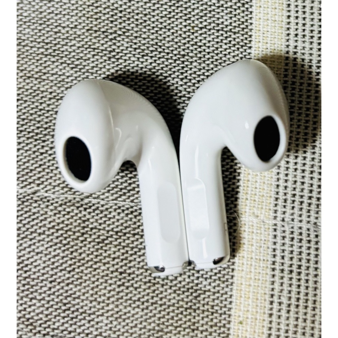 Apple(アップル)のApple Airpods (第3世代) MME73J/A スマホ/家電/カメラのオーディオ機器(ヘッドフォン/イヤフォン)の商品写真