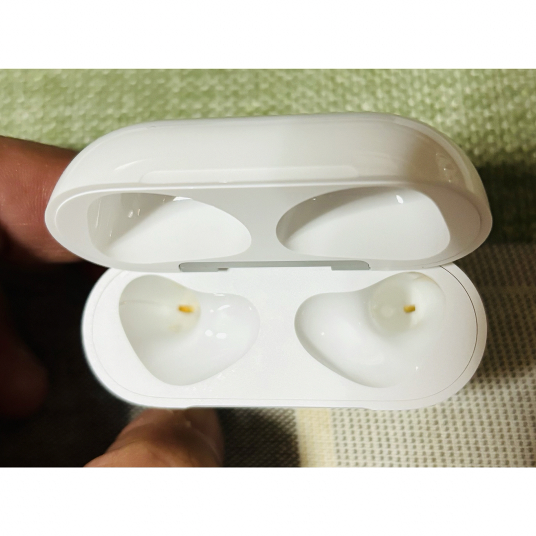 Apple(アップル)のApple Airpods (第3世代) MME73J/A スマホ/家電/カメラのオーディオ機器(ヘッドフォン/イヤフォン)の商品写真