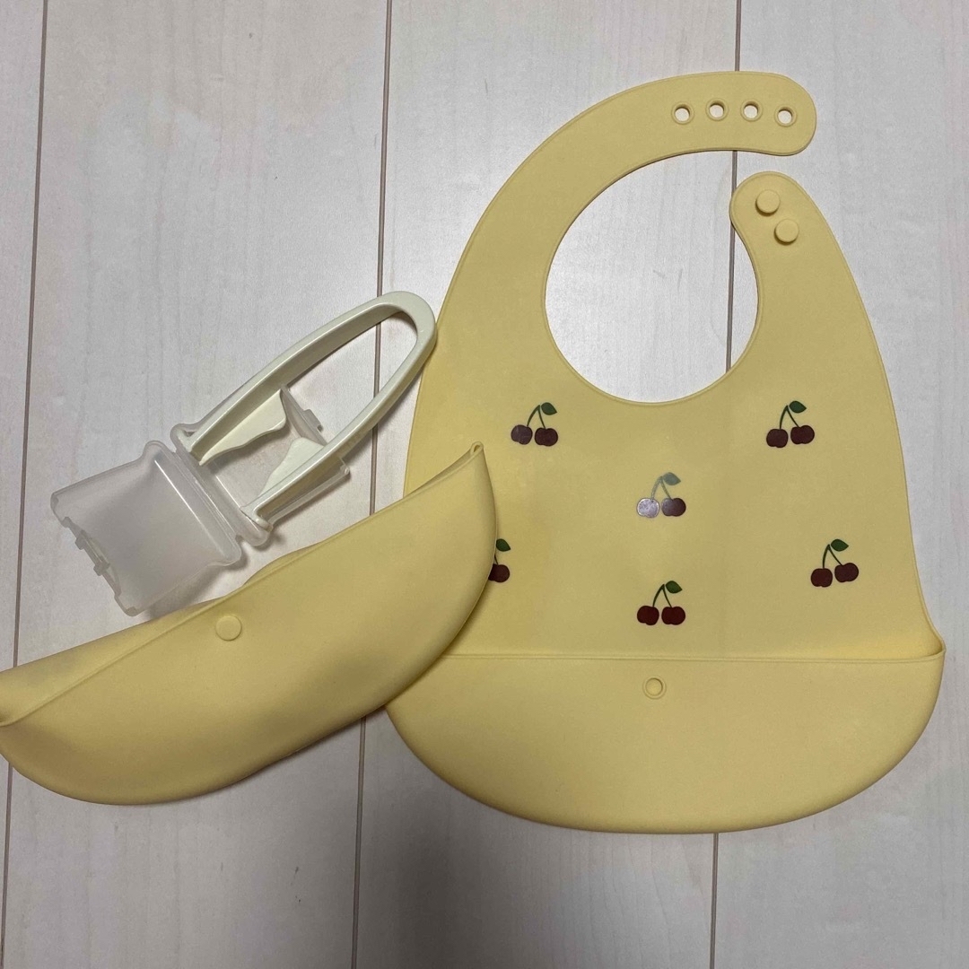 IKEA(イケア)の幼児用食事エプロン　５点セット キッズ/ベビー/マタニティの授乳/お食事用品(お食事エプロン)の商品写真