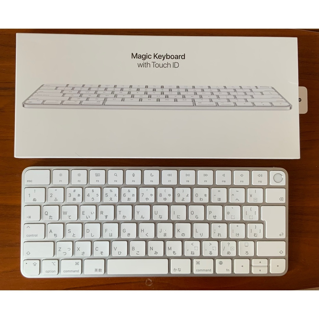 Apple(アップル)のApple Magic keyboard with touch ID ホワイト スマホ/家電/カメラのPC/タブレット(PCパーツ)の商品写真