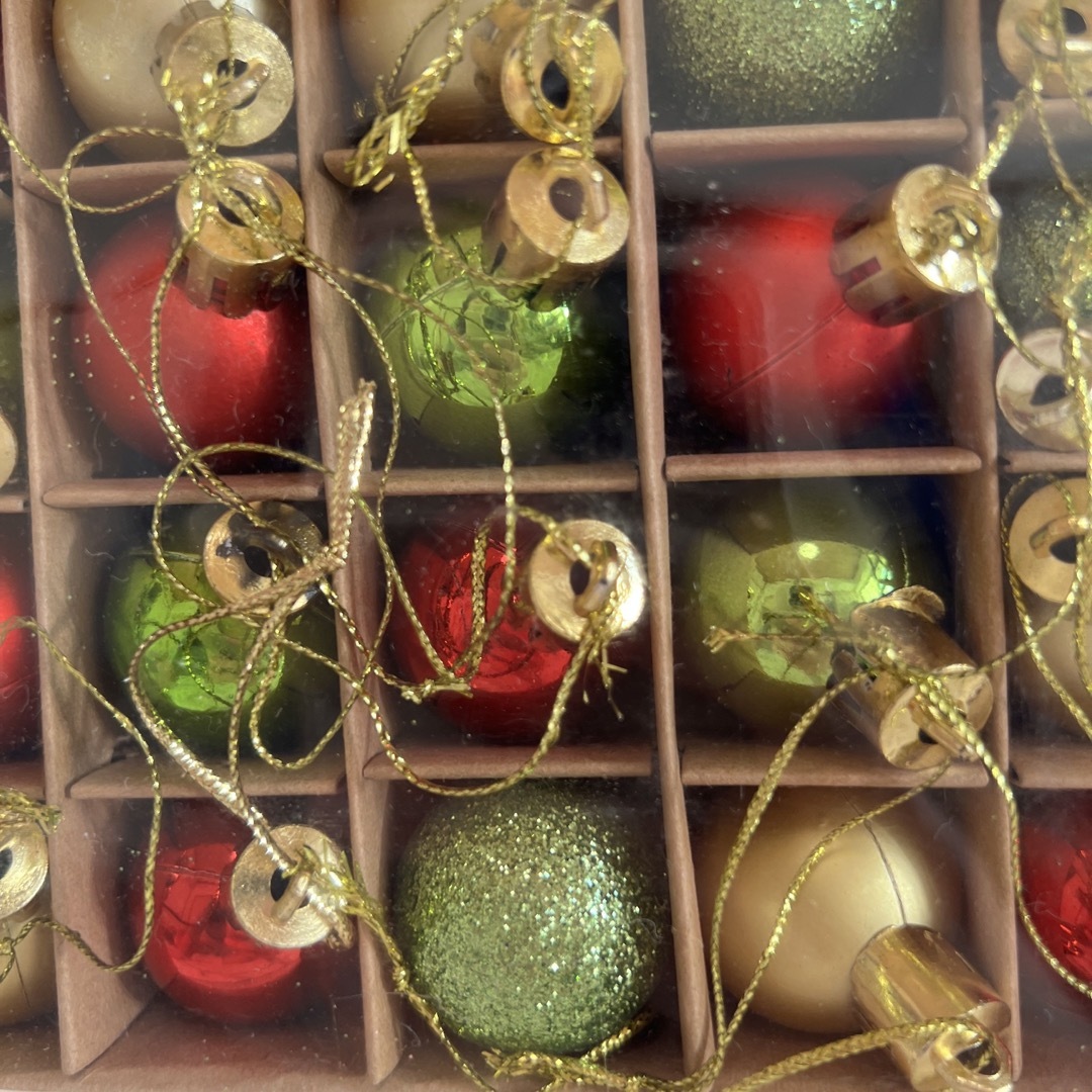 クリスマスオーナメント ボール36個入り ハンドメイドのインテリア/家具(インテリア雑貨)の商品写真