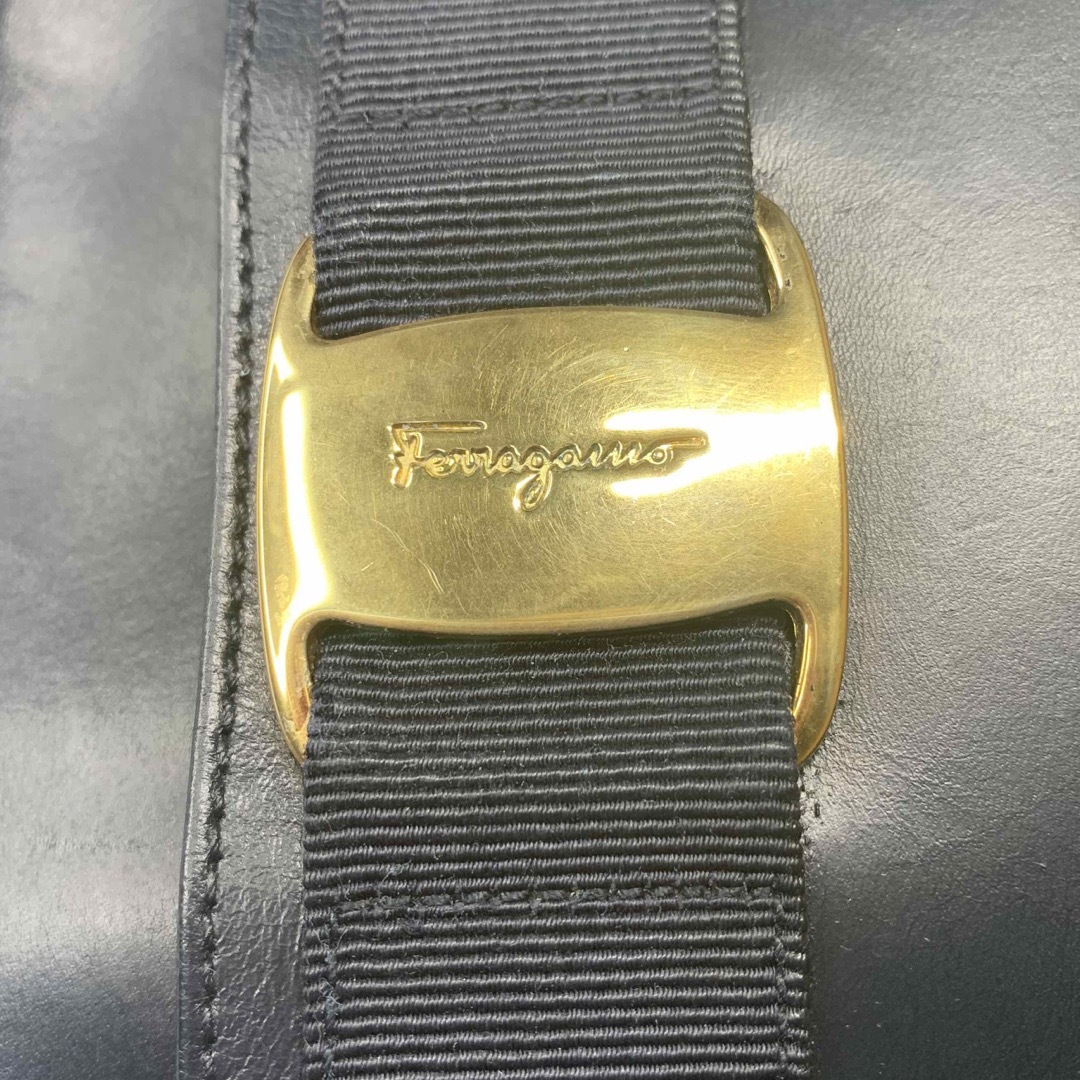 Salvatore Ferragamo - 極美品 フェラガモ レザー ヴァラリボン