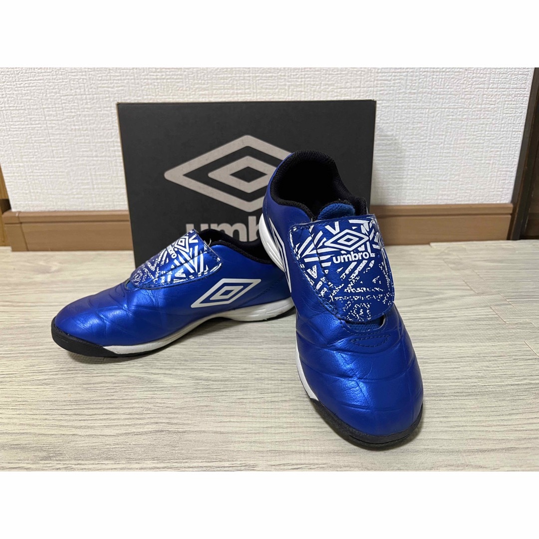 UMBRO(アンブロ)のアンブロ　サッカーシューズ　19センチ キッズ/ベビー/マタニティのキッズ靴/シューズ(15cm~)(スニーカー)の商品写真