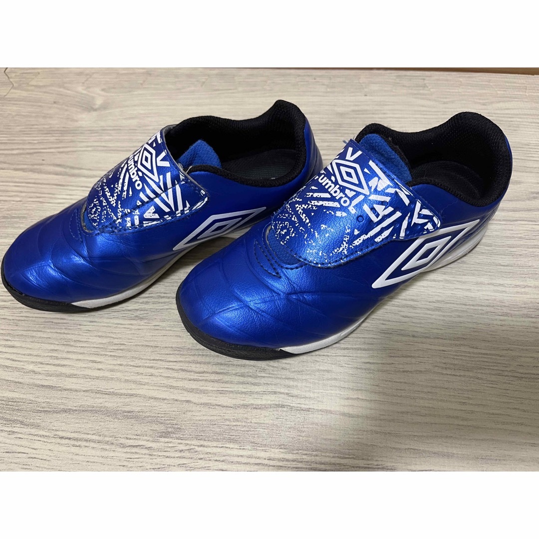 UMBRO(アンブロ)のアンブロ　サッカーシューズ　19センチ キッズ/ベビー/マタニティのキッズ靴/シューズ(15cm~)(スニーカー)の商品写真