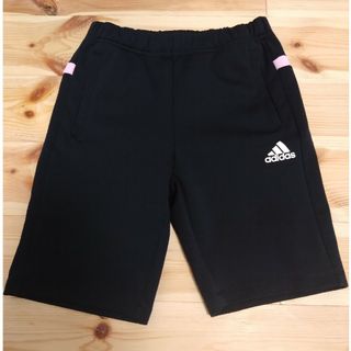 アディダス(adidas)のadidas 140　ハーフパンツ　女子　女の子　ブラック　黒　ピンク(パンツ/スパッツ)