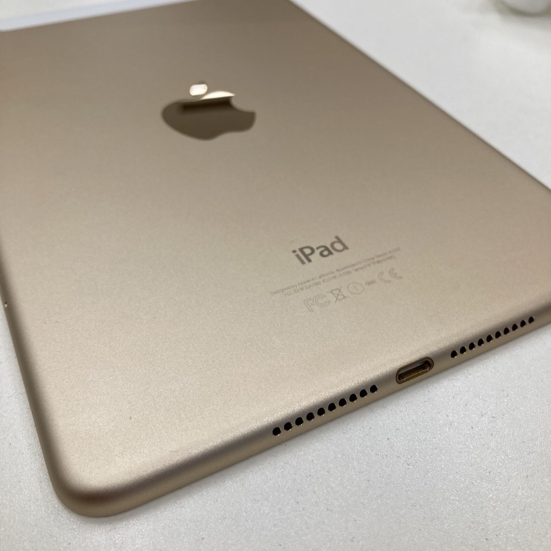 海外セレブ愛用の iPad mini4 128GB / ソフトバンク セルラーモデル