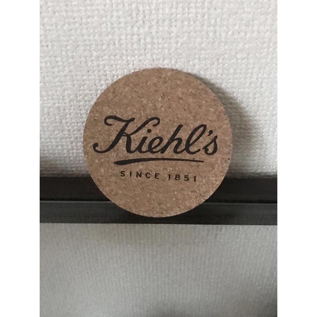 【kiehls】リップバーム缶（缶のみ）と非売品グラスマグ&コースター インテリア/住まい/日用品のキッチン/食器(グラス/カップ)の商品写真