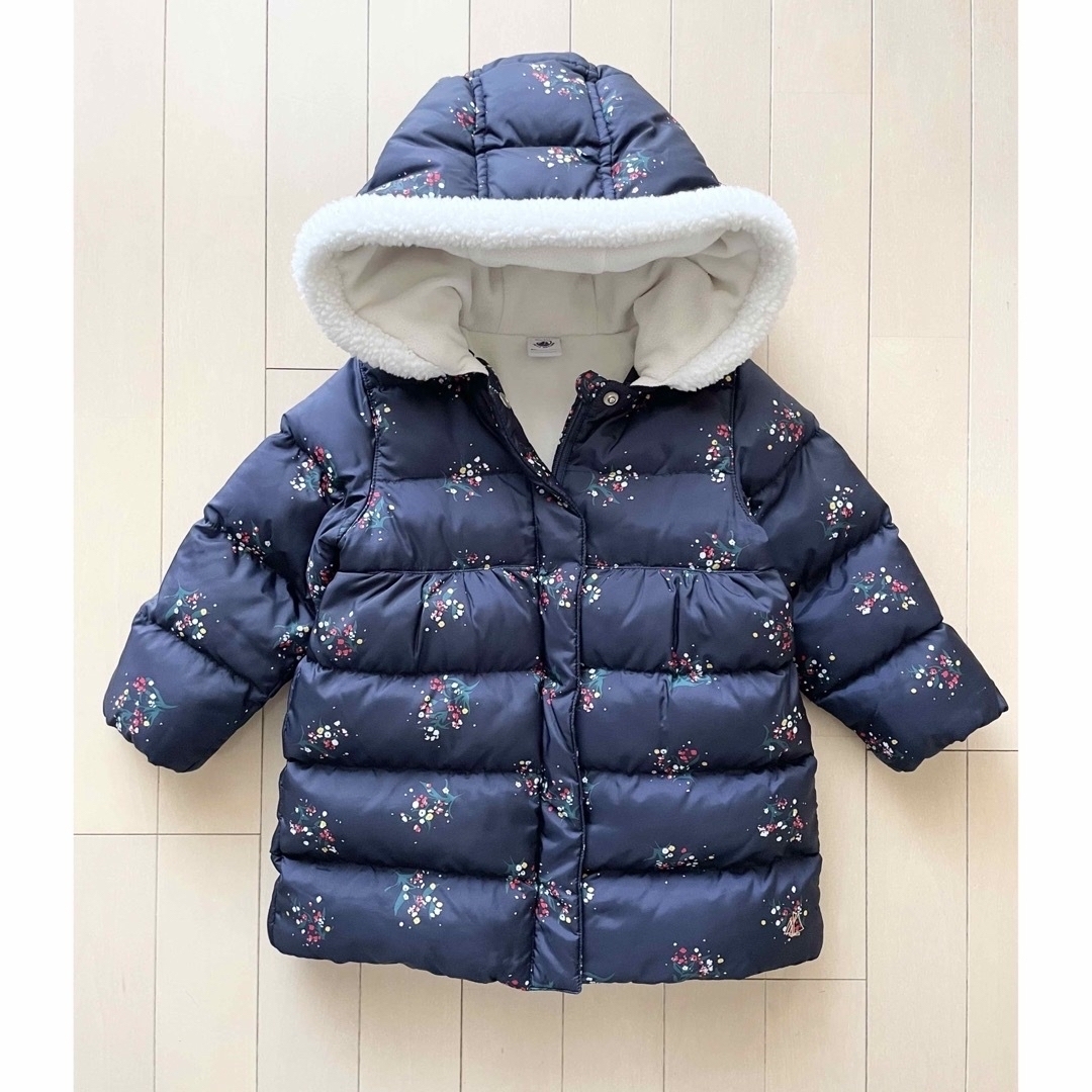 PETIT BATEAU(プチバトー)のPETIT BATEAU 花柄 中綿フードジャケット アウター(24M) キッズ/ベビー/マタニティのキッズ服女の子用(90cm~)(ジャケット/上着)の商品写真