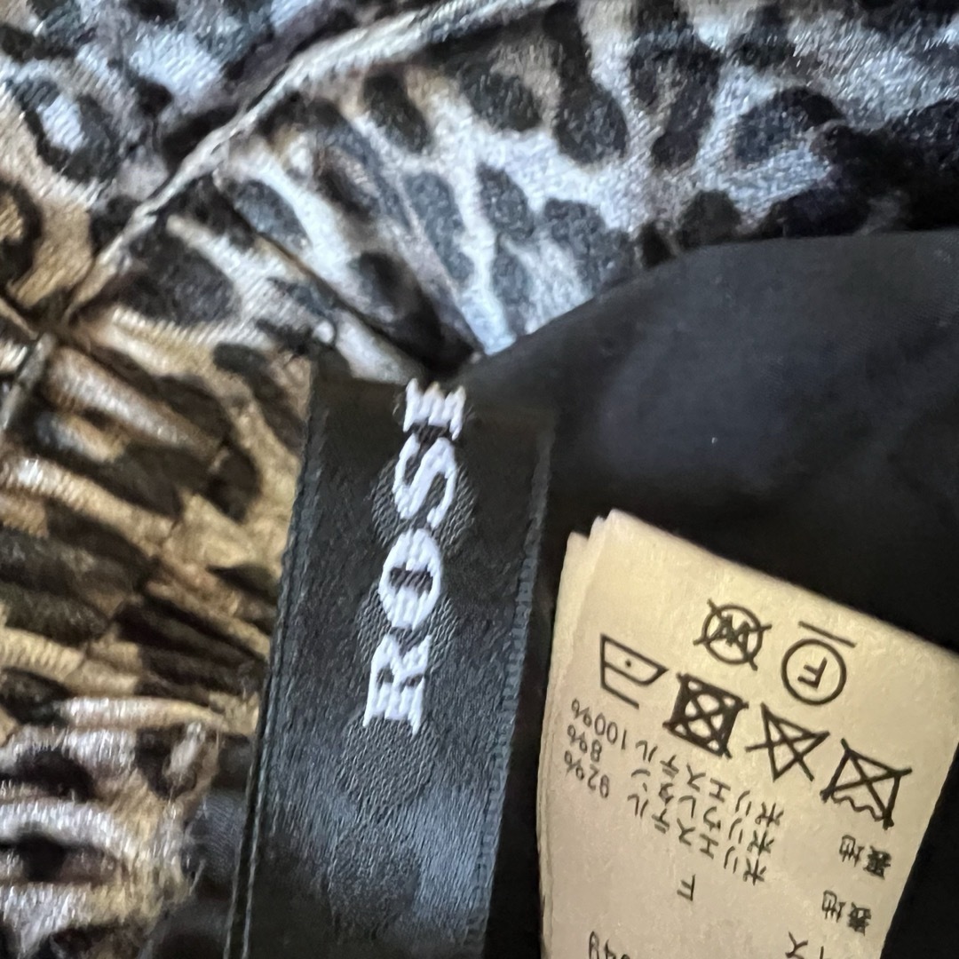 ROSE BUD(ローズバッド)のローズバッド　ベロアヒョウ柄ガウチョパンツ　ワイドパンツ　ウエストゴム　フリー レディースのパンツ(カジュアルパンツ)の商品写真