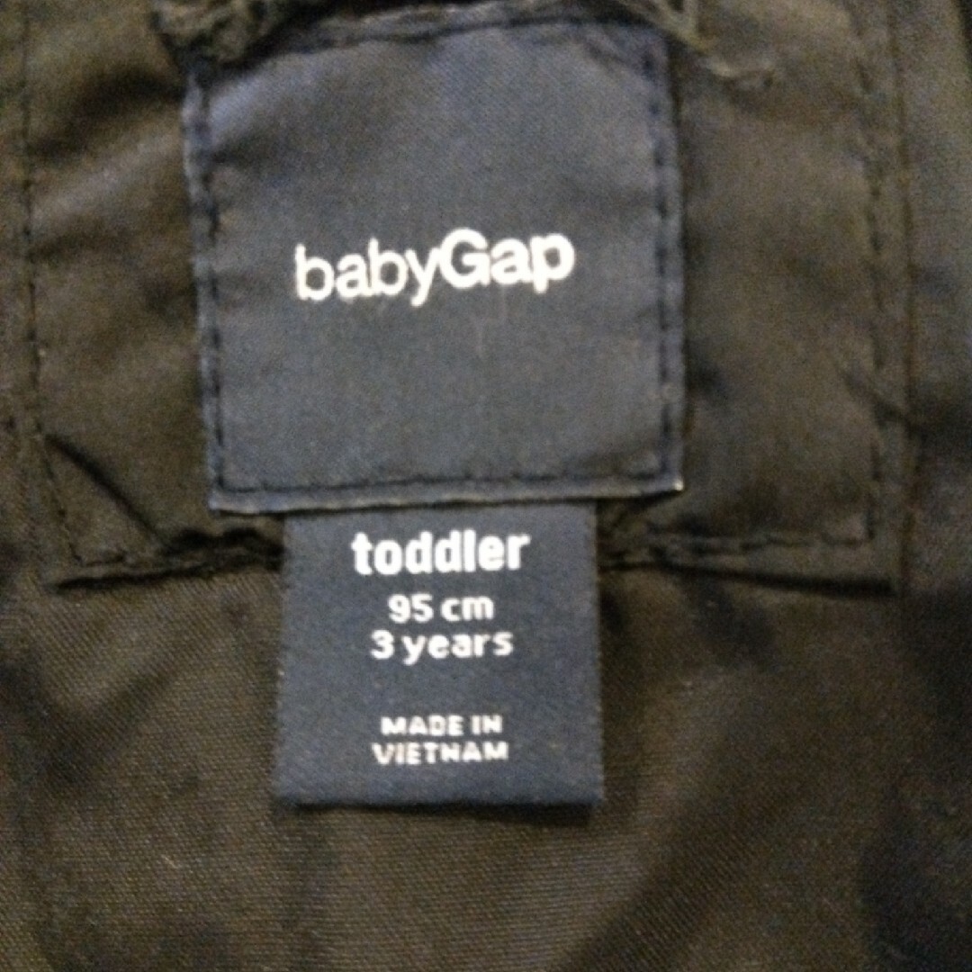 babyGAP(ベビーギャップ)のアウター　95サイズ　ベビーギャップ キッズ/ベビー/マタニティのキッズ服女の子用(90cm~)(ジャケット/上着)の商品写真