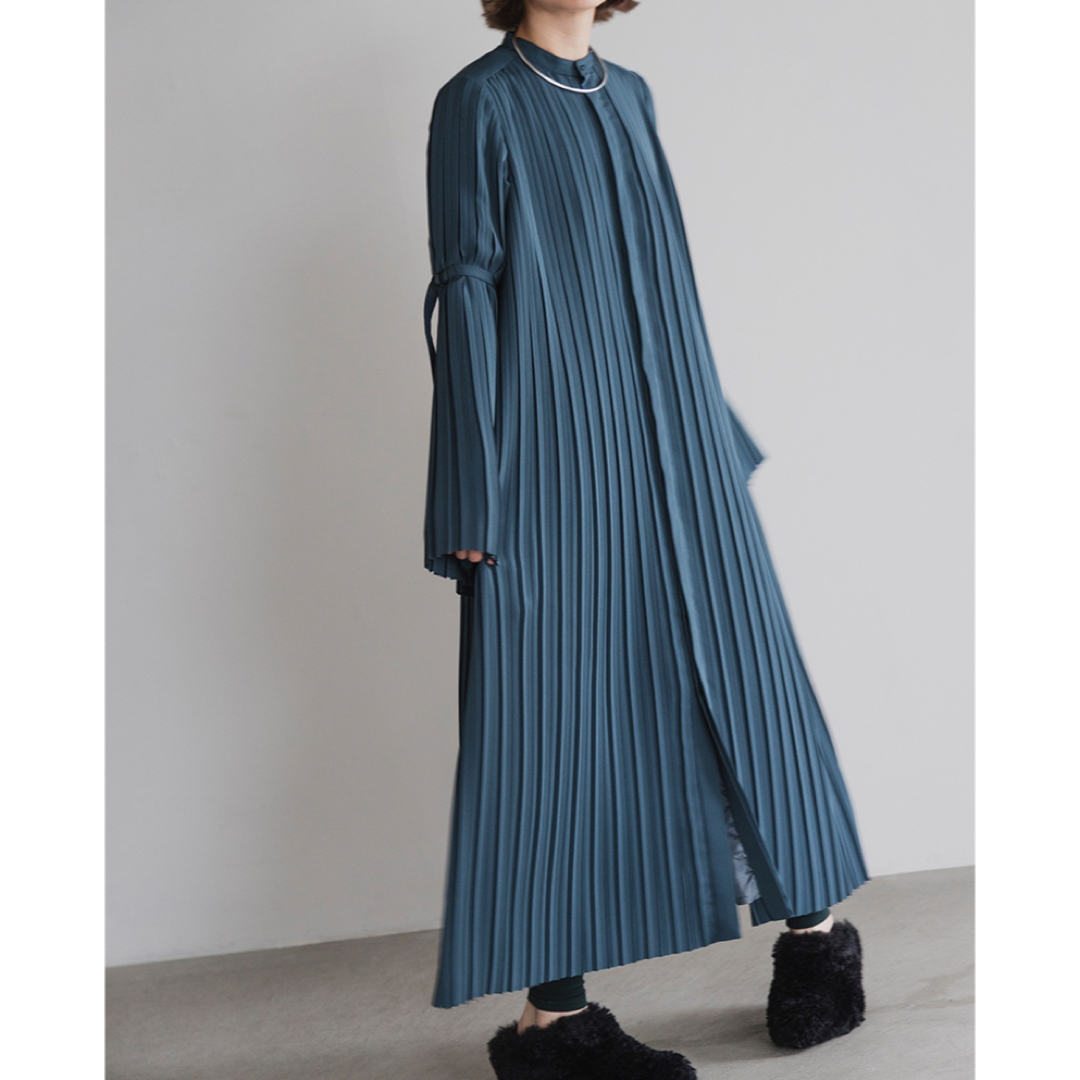 新品・即完売HYKEハイク 23AWプリーツワンピース ブルー | フリマアプリ ラクマ
