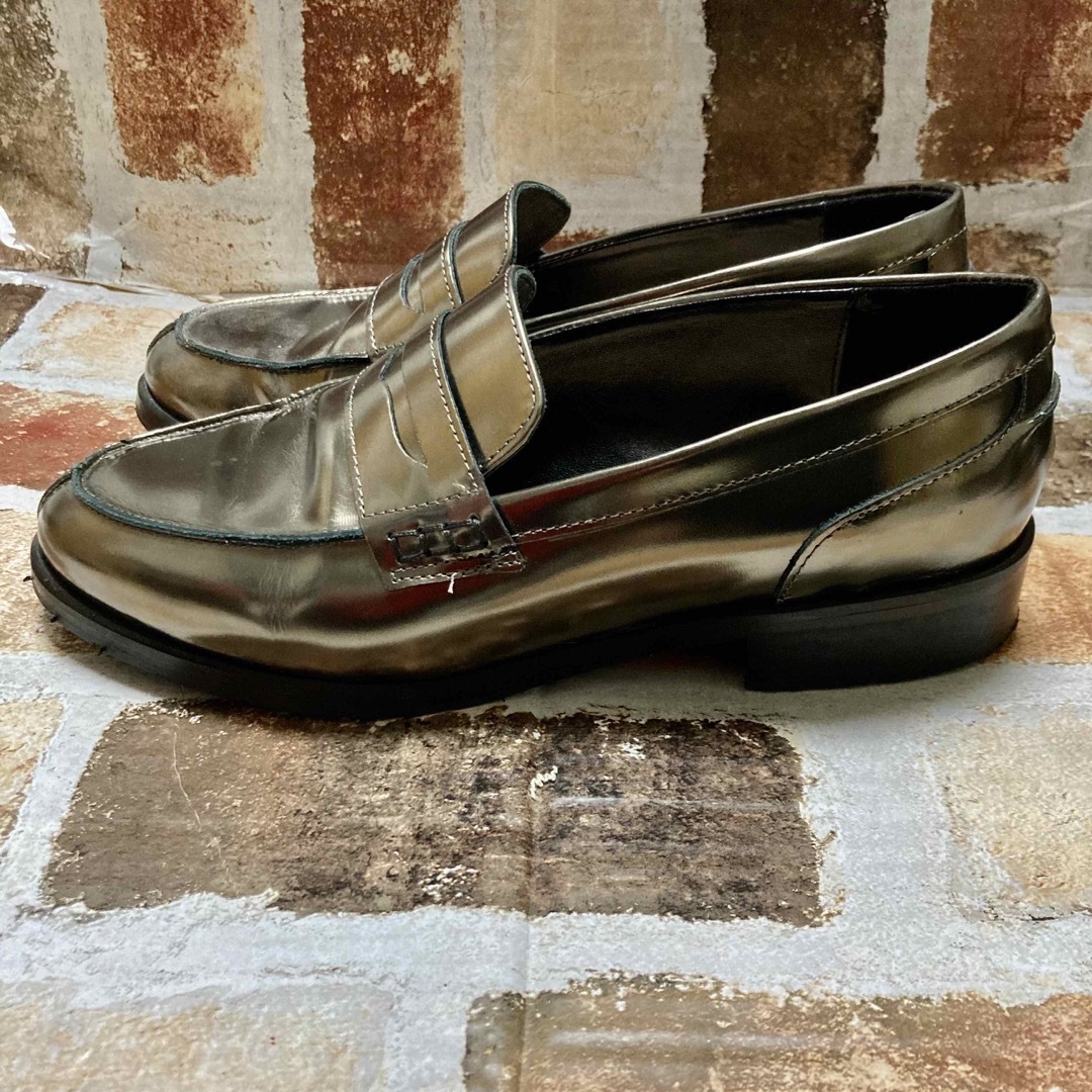 FABIO RUSCONI(ファビオルスコーニ)のローファー　ファビオルスコーニ　コイン　ペニー　メタリック　Uチップ ローファー レディースの靴/シューズ(ローファー/革靴)の商品写真