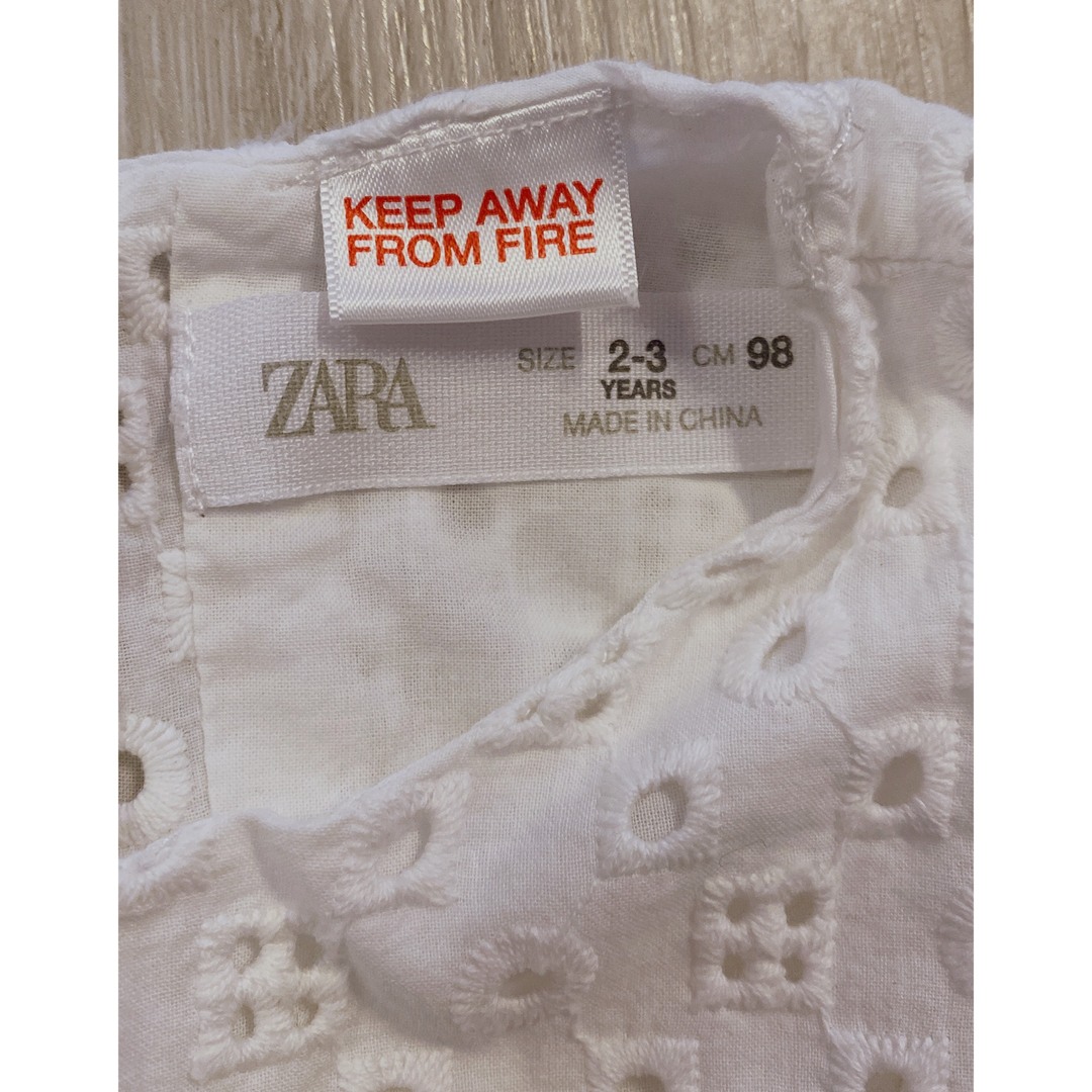 ZARA KIDS(ザラキッズ)のZARAkids 2-3years 98cm 白女の子ワンピースチュニックレース キッズ/ベビー/マタニティのキッズ服女の子用(90cm~)(ブラウス)の商品写真