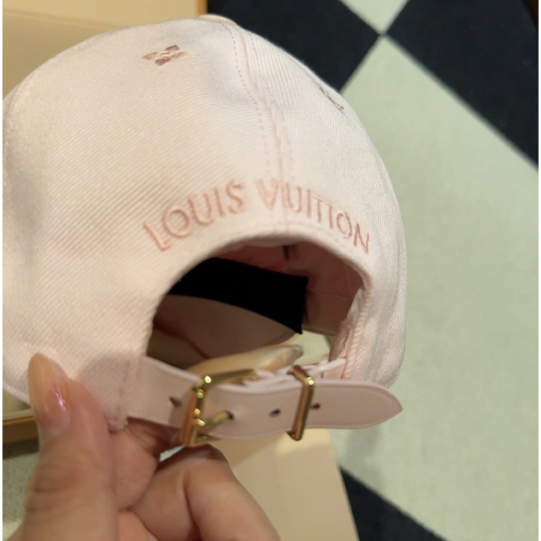 LOUIS VUITTON(ルイヴィトン)のルイヴィトン　2023SS ピンク　ベースボールキャップ　帽子　LVロゴ レディースの帽子(キャップ)の商品写真