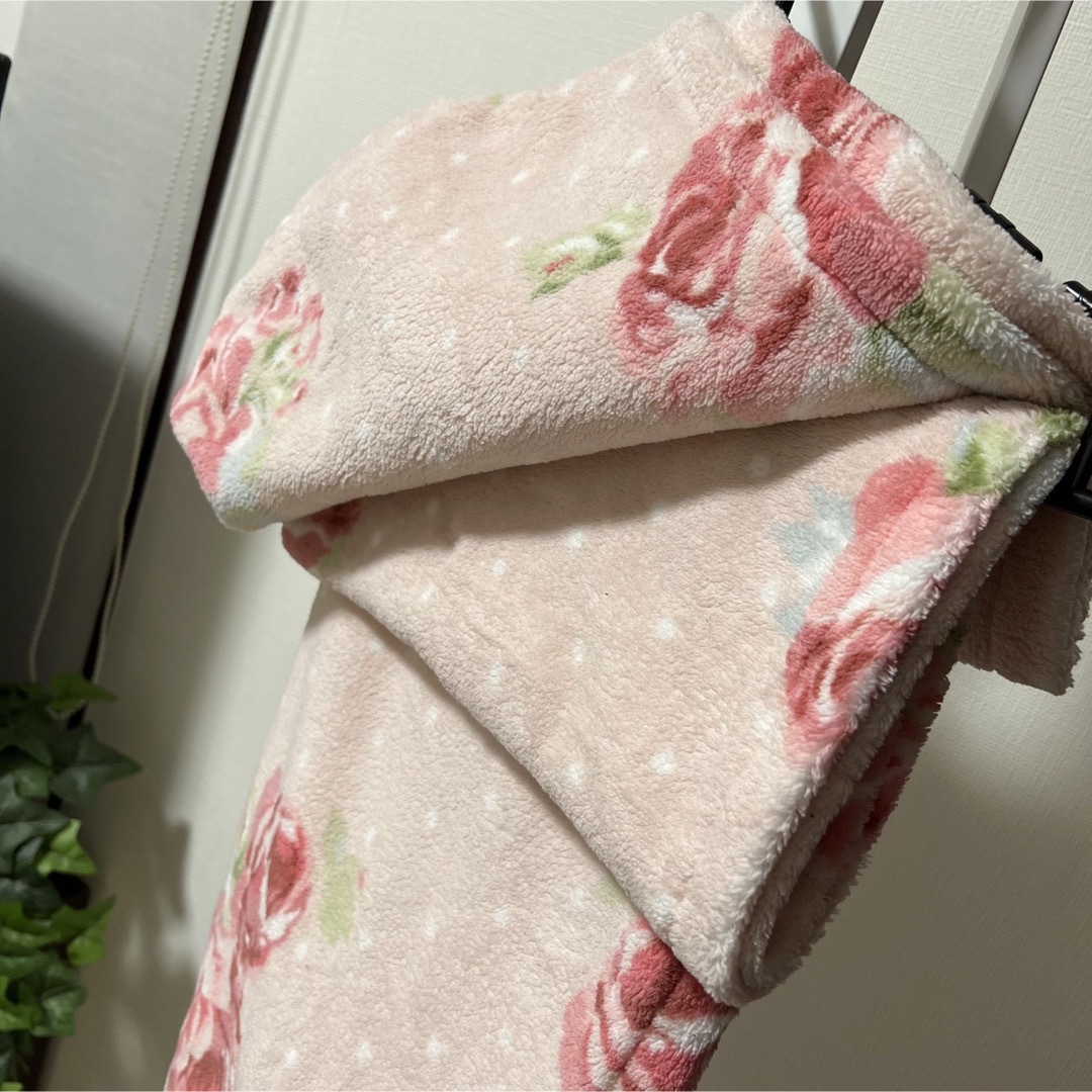 LAURA ASHLEY(ローラアシュレイ)のLAURA ASHLEY HOME ローラアシュレイ 膝掛け ブランケット 花柄 キッズ/ベビー/マタニティのこども用ファッション小物(おくるみ/ブランケット)の商品写真