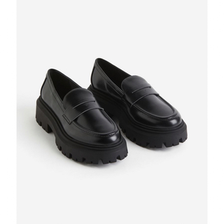 エイチアンドエム(H&M)のH&M チャンキーローファー ブラック 厚底シューズ(ローファー/革靴)