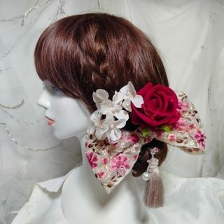 髪飾り☆真っ赤な薔薇、オフ白薔薇に刺繍リボン(ヘアアクセサリー)