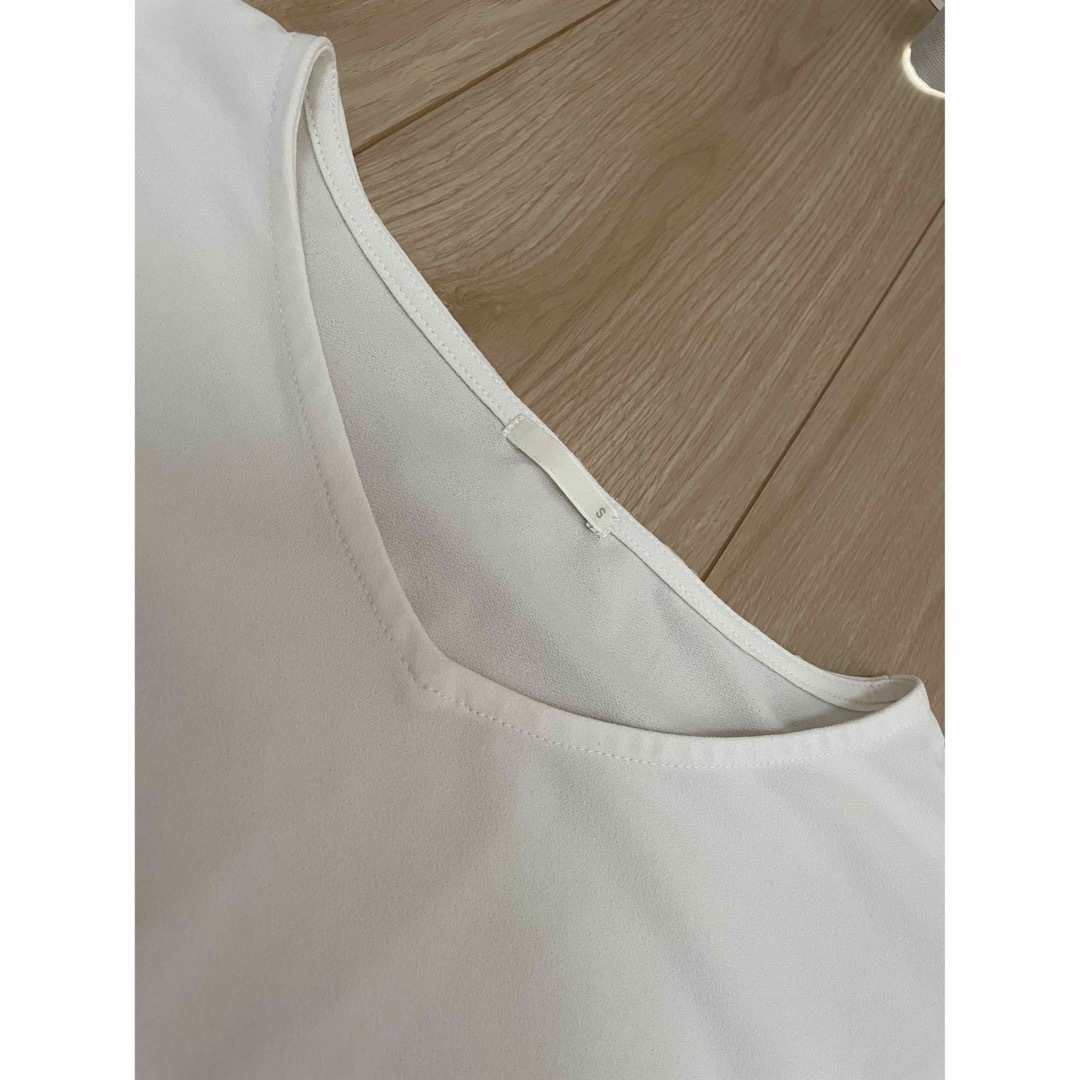 GU(ジーユー)のGU 白 レース Tシャツ レディースのトップス(Tシャツ(半袖/袖なし))の商品写真