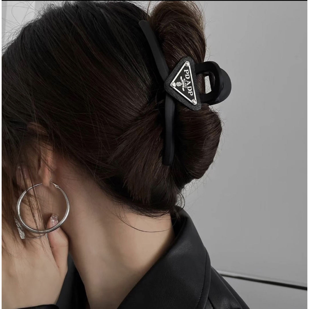 PRADA プラダ　バレッタ　ヘアクリップ　ヘアピン　ブラック　クリスタル