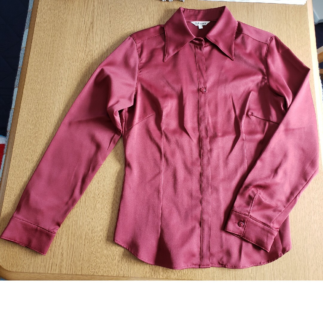 レディース　赤　シャツ レディースのトップス(シャツ/ブラウス(長袖/七分))の商品写真
