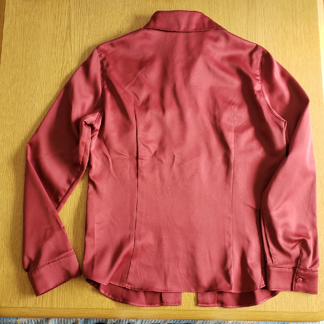 レディース　赤　シャツ レディースのトップス(シャツ/ブラウス(長袖/七分))の商品写真