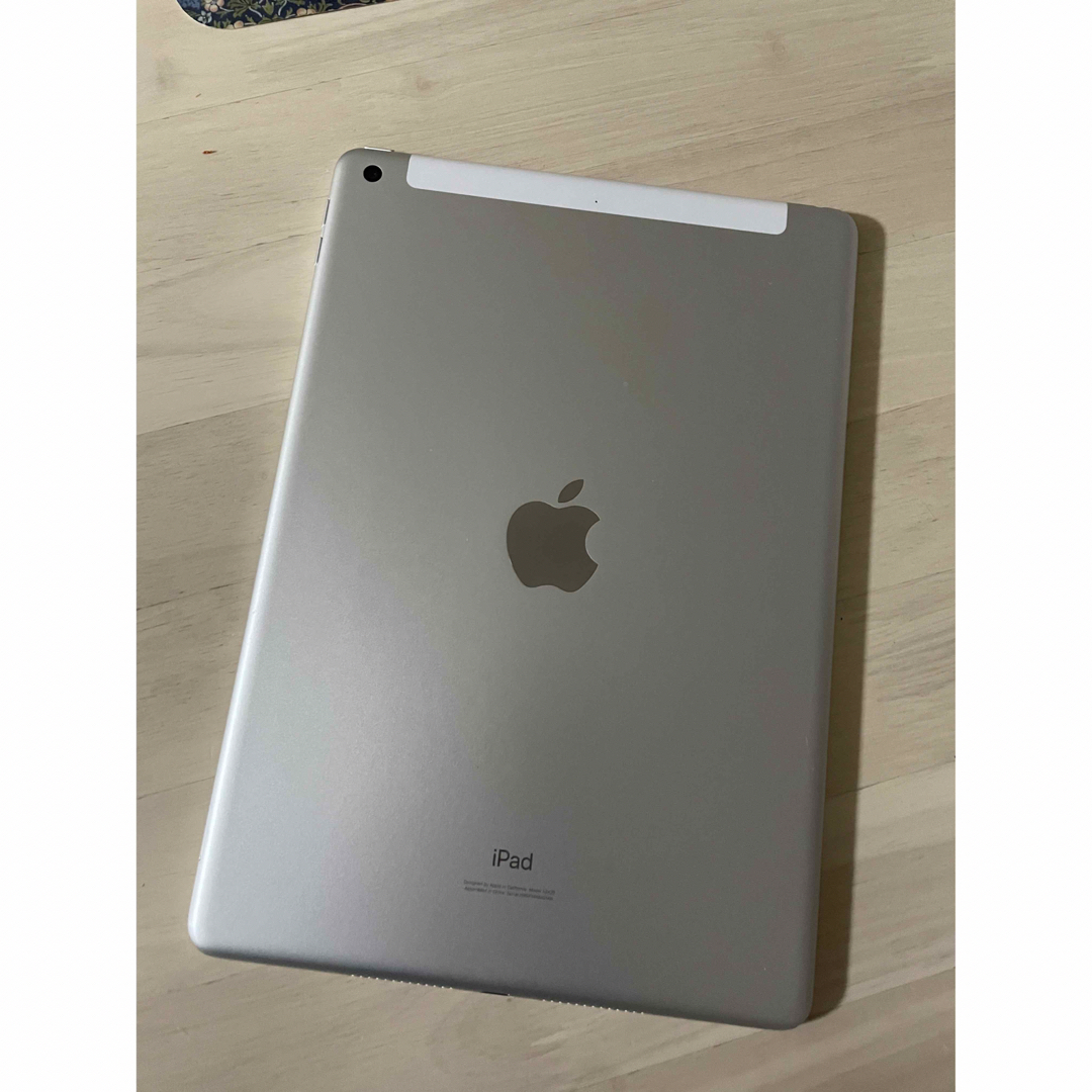 iPad 8世代 32GB Wi-Fi セルラー モデル