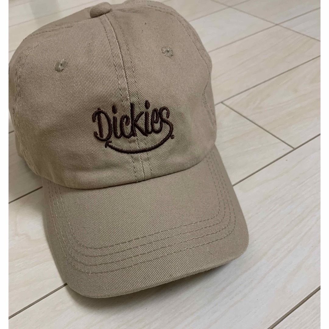 Dickies(ディッキーズ)のDICKIES ベージュ　キャップ レディースの帽子(キャップ)の商品写真