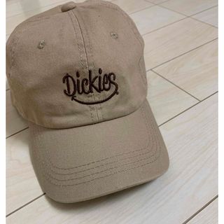 ディッキーズ(Dickies)のDICKIES ベージュ　キャップ(キャップ)