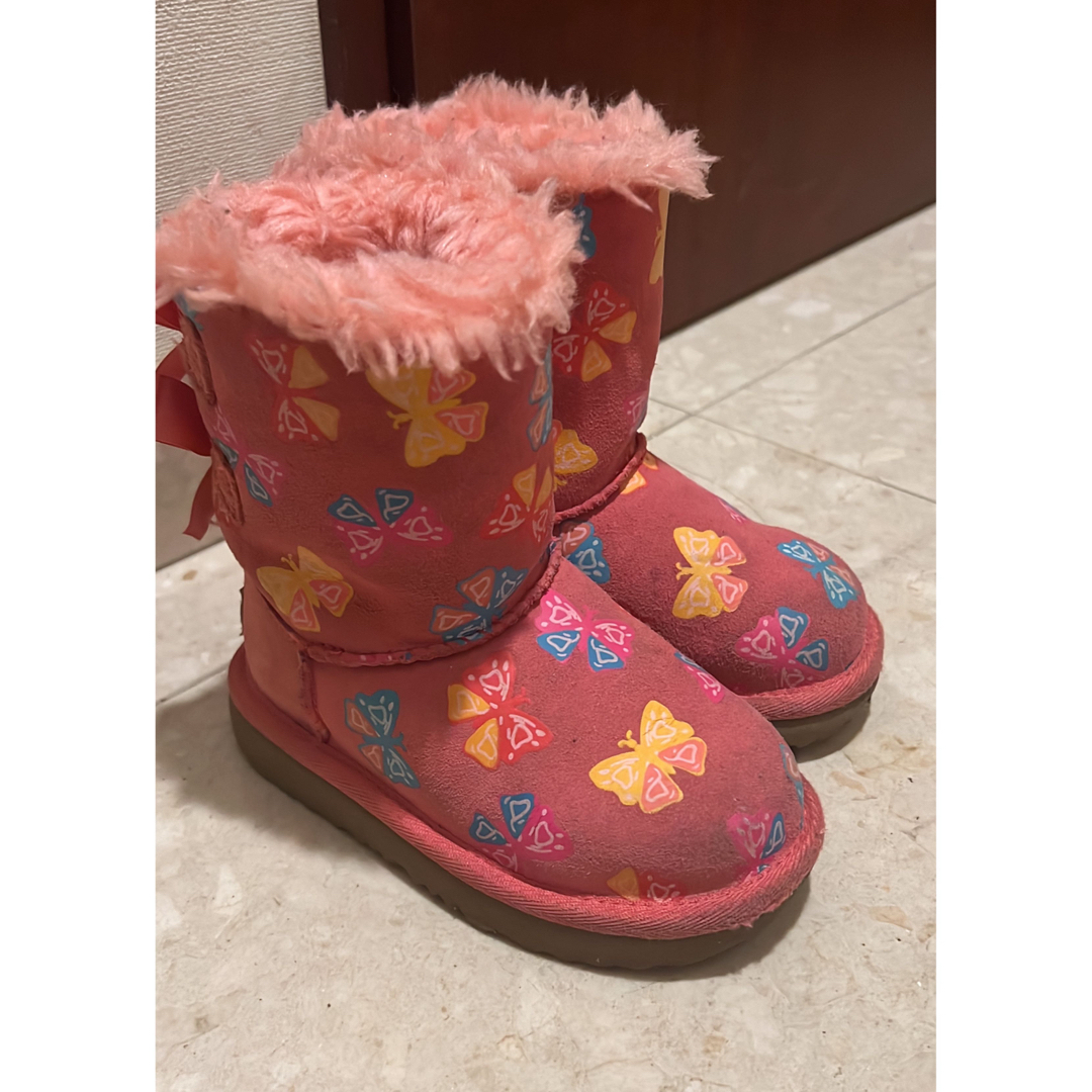 UGG(アグ)のキッズ　アグ　ブーツ　15cm ピンクリボン キッズ/ベビー/マタニティのキッズ靴/シューズ(15cm~)(ブーツ)の商品写真