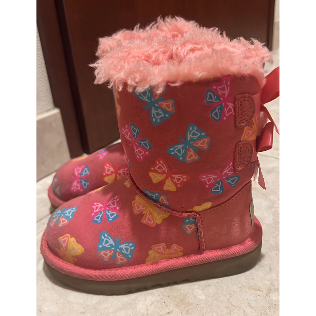 UGG(アグ)のキッズ　アグ　ブーツ　15cm ピンクリボン キッズ/ベビー/マタニティのキッズ靴/シューズ(15cm~)(ブーツ)の商品写真