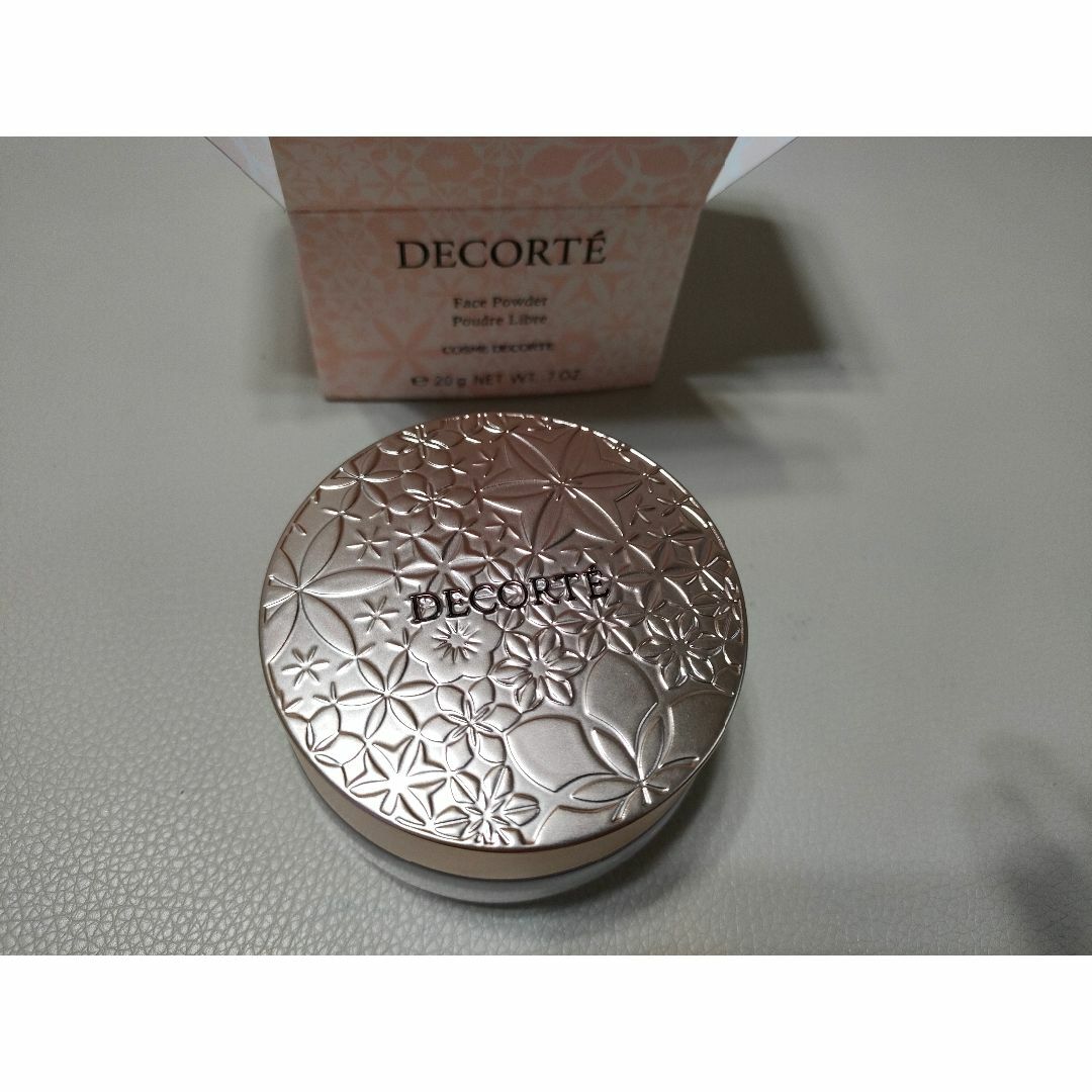 COSME DECORTE(コスメデコルテ)のコスメデコルテ☆COSME DECORTEフェイスパウダー00未使用  コスメ/美容のベースメイク/化粧品(フェイスパウダー)の商品写真