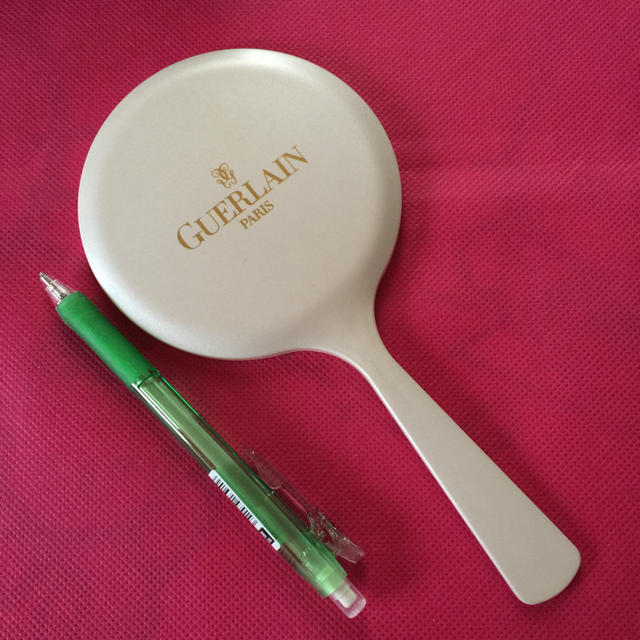 GUERLAIN(ゲラン)のGUERLAIN 手鏡 コスメ/美容のコスメ/美容 その他(その他)の商品写真