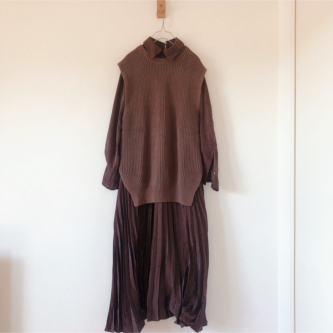 Ameri VINTAGE(アメリヴィンテージ)の最終値下げ！人気！完売【AMERI】VEST WITH PLEATS DRESS レディースのワンピース(ロングワンピース/マキシワンピース)の商品写真