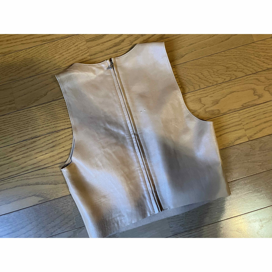 ZARA(ザラ)のZARA フェイクレザートップス レディースのトップス(タンクトップ)の商品写真