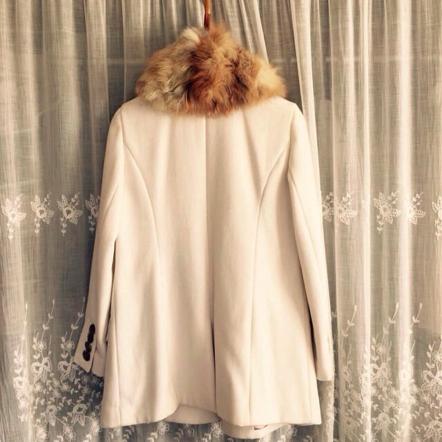Nina mew(ニーナミュウ)の新品 フォックスファー ホワイトコート レディースのジャケット/アウター(毛皮/ファーコート)の商品写真