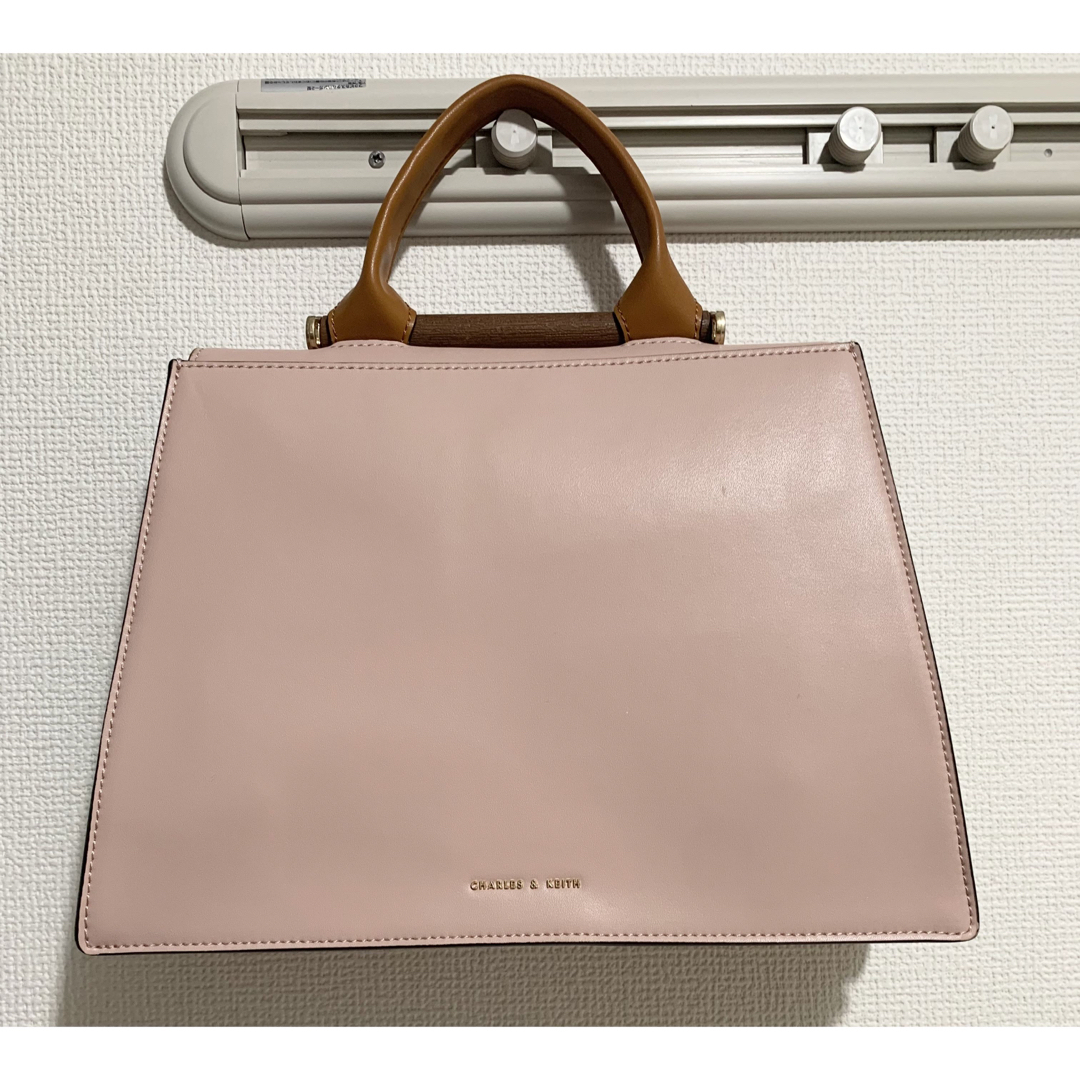 Charles and Keith(チャールズアンドキース)のCHARLES&KEITH チャールズアンドキース　海外限定品　ハンドバッグ レディースのバッグ(ハンドバッグ)の商品写真