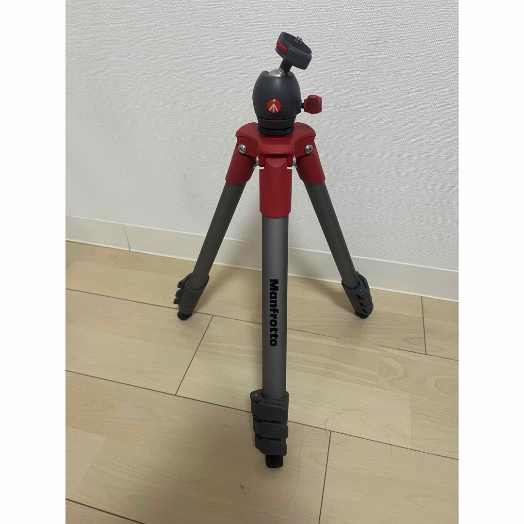 Manfrotto(マンフロット)のマンフロット三脚4段 MKCOMPACTLT-RD スマホ/家電/カメラのカメラ(その他)の商品写真