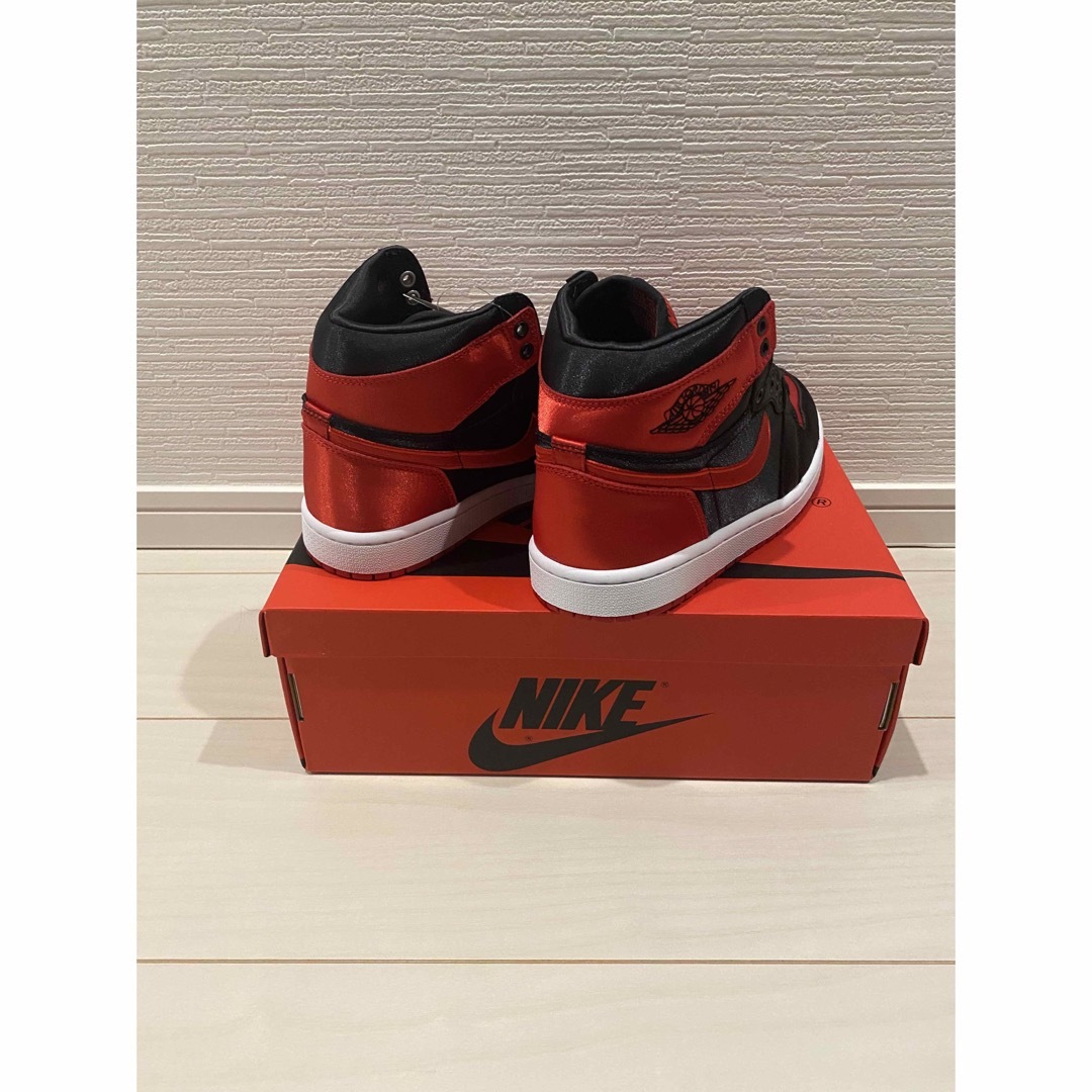 NIKE(ナイキ)のNike Air Jordan 1 Retro High Satin Bred レディースの靴/シューズ(スニーカー)の商品写真