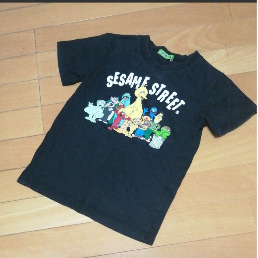 SESAME STREET(セサミストリート)の半袖Tシャツ★セサミストリート　100cm カットソー　黒色　男女　プリント キッズ/ベビー/マタニティのキッズ服男の子用(90cm~)(Tシャツ/カットソー)の商品写真