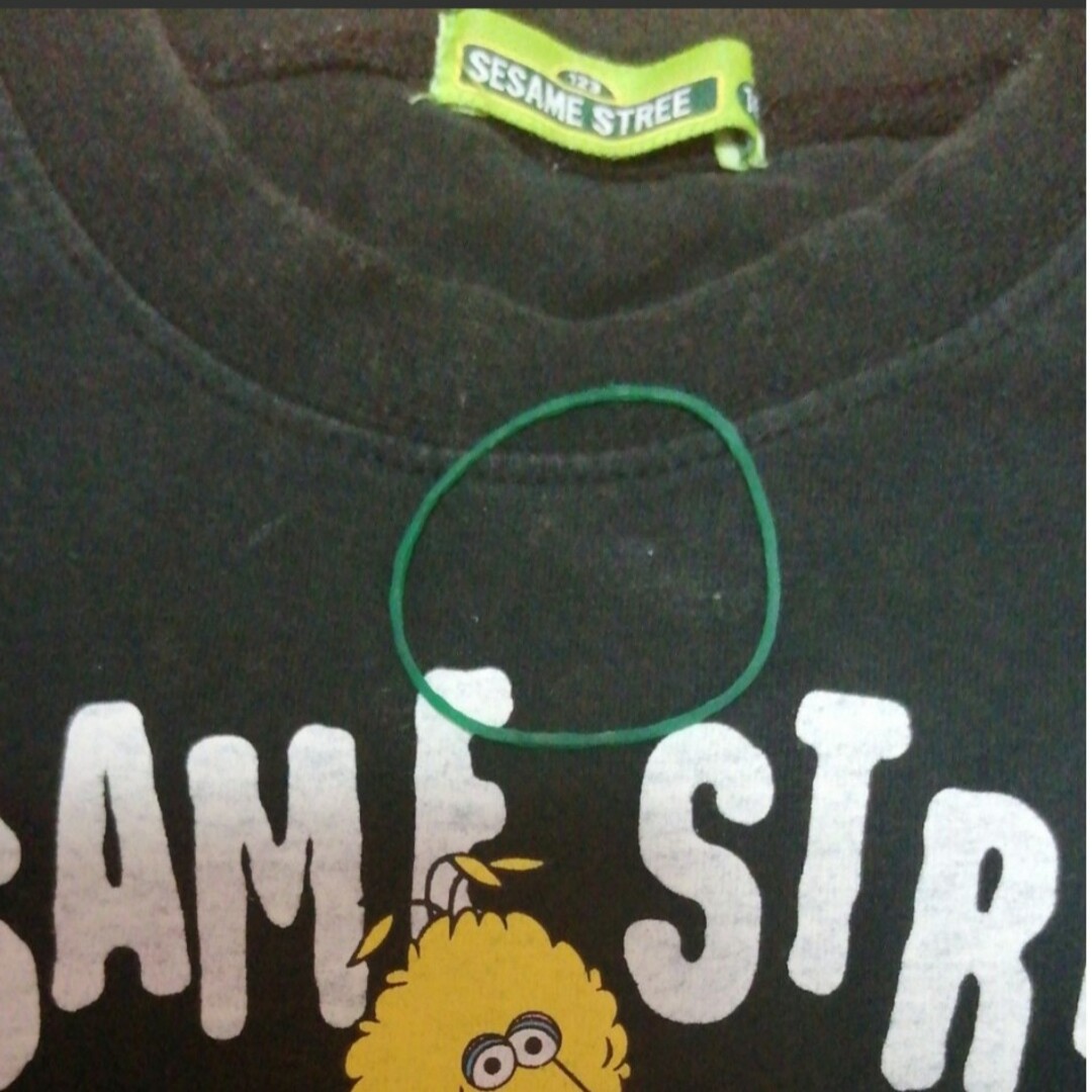 SESAME STREET(セサミストリート)の半袖Tシャツ★セサミストリート　100cm カットソー　黒色　男女　プリント キッズ/ベビー/マタニティのキッズ服男の子用(90cm~)(Tシャツ/カットソー)の商品写真