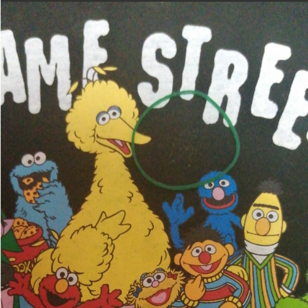 SESAME STREET(セサミストリート)の半袖Tシャツ★セサミストリート　100cm カットソー　黒色　男女　プリント キッズ/ベビー/マタニティのキッズ服男の子用(90cm~)(Tシャツ/カットソー)の商品写真