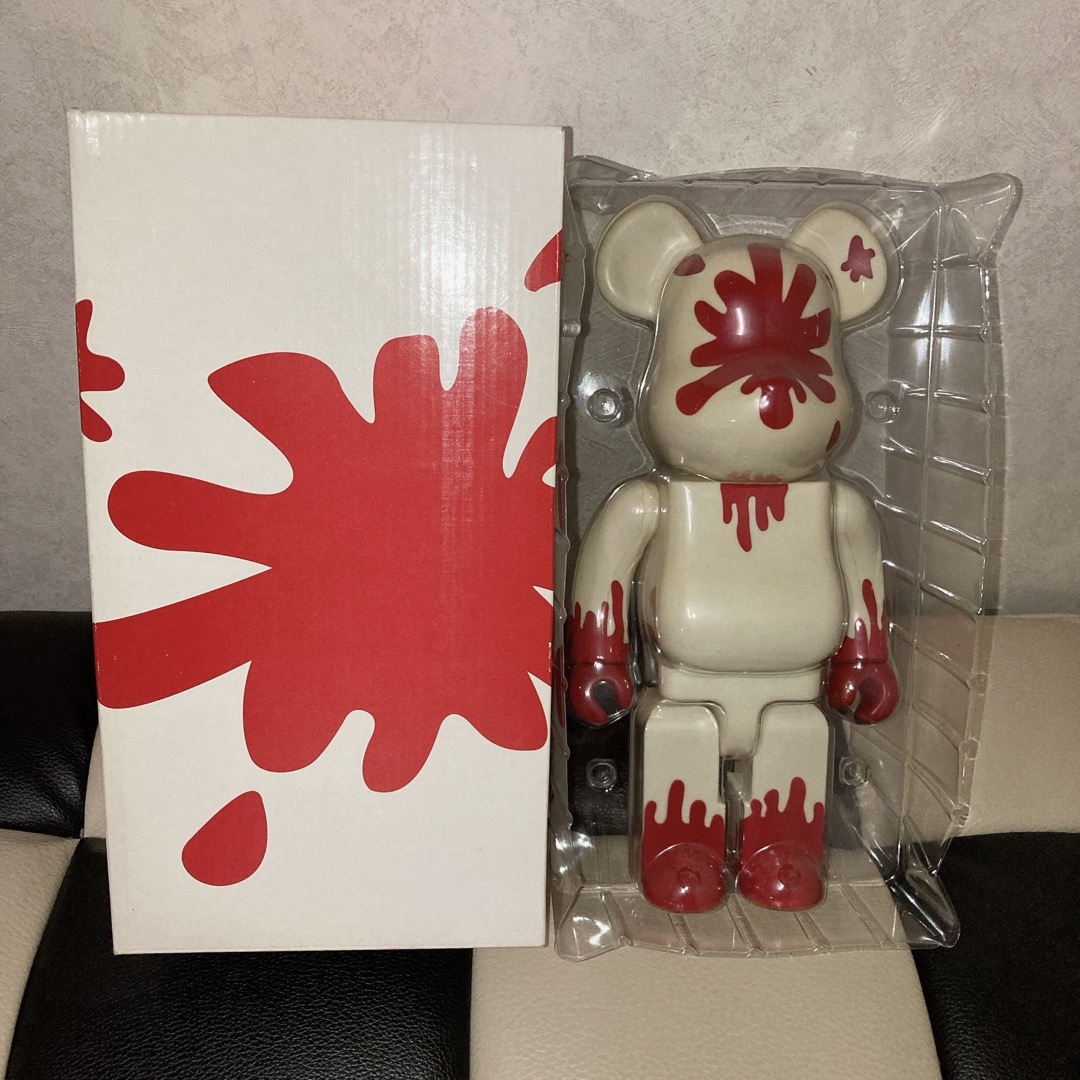 BE@RBRICK(ベアブリック)の【激レア】BE@RBRICK 400% 甲本ヒロト 血みどろ エンタメ/ホビーのおもちゃ/ぬいぐるみ(キャラクターグッズ)の商品写真