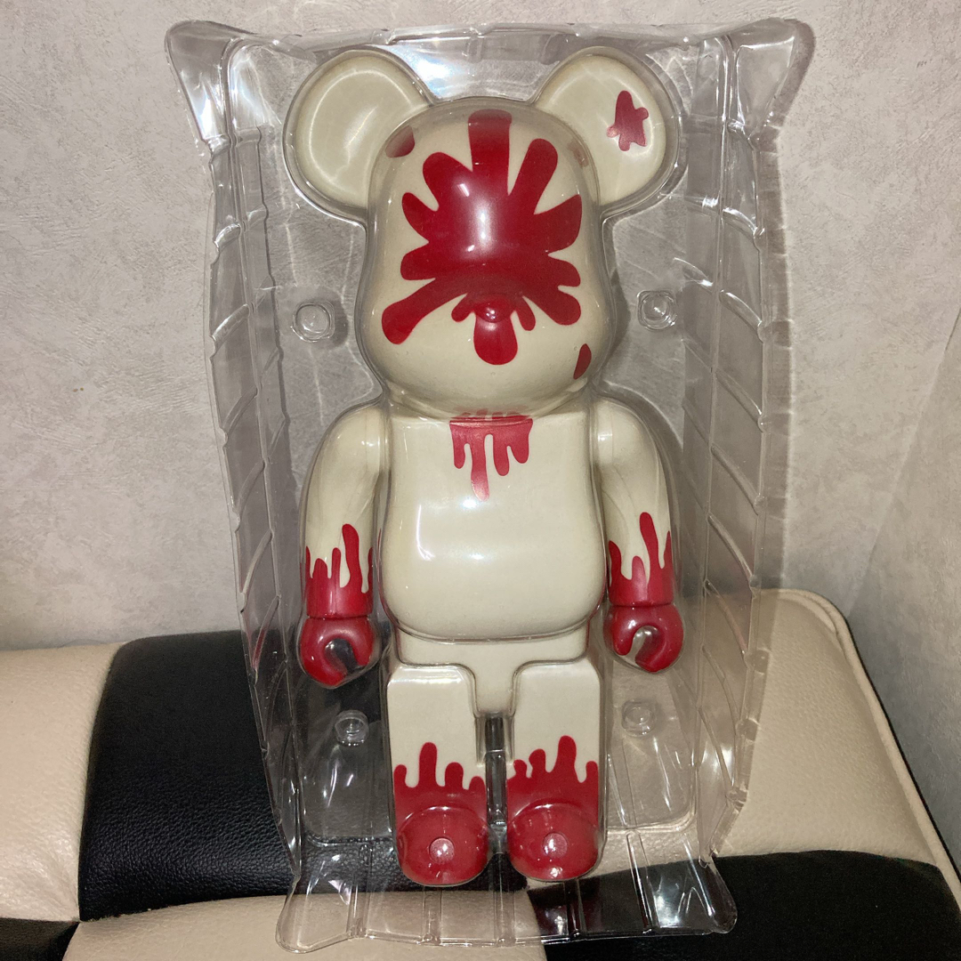 BE@RBRICK(ベアブリック)の【激レア】BE@RBRICK 400% 甲本ヒロト 血みどろ エンタメ/ホビーのおもちゃ/ぬいぐるみ(キャラクターグッズ)の商品写真