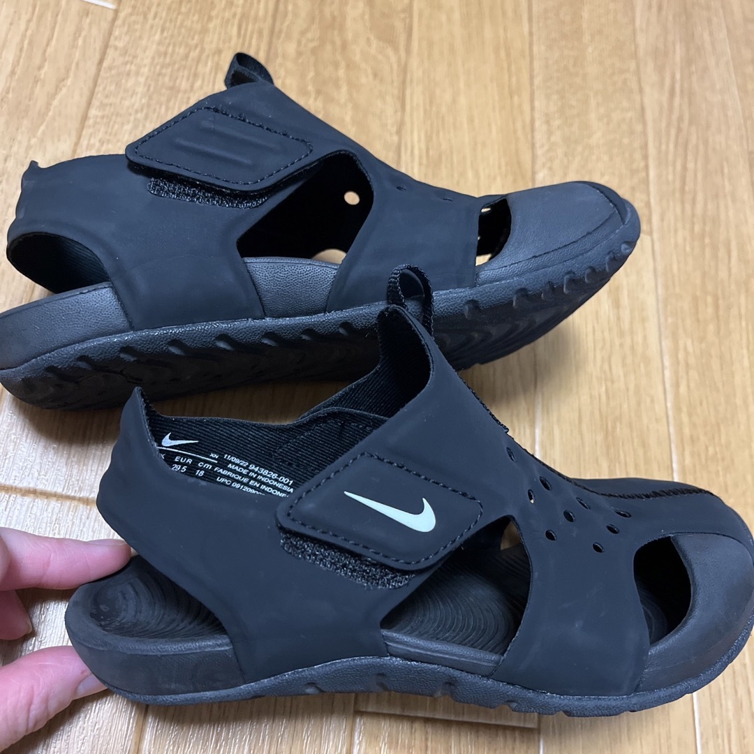 NIKE(ナイキ)のNIKE キッズ　サンダル　18cm キッズ/ベビー/マタニティのキッズ靴/シューズ(15cm~)(サンダル)の商品写真