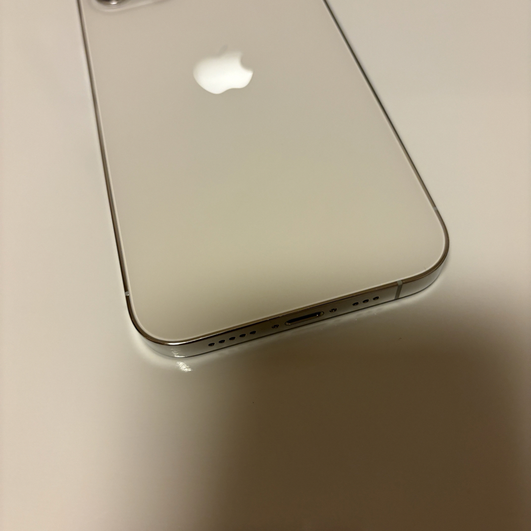 iPhone(アイフォーン)のiPhone12 Pro 128GB シルバー スマホ/家電/カメラのスマートフォン/携帯電話(スマートフォン本体)の商品写真