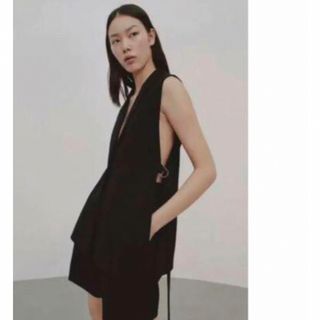 ZARA S スリット入りベスト　ジレ　ブラック　ザラ